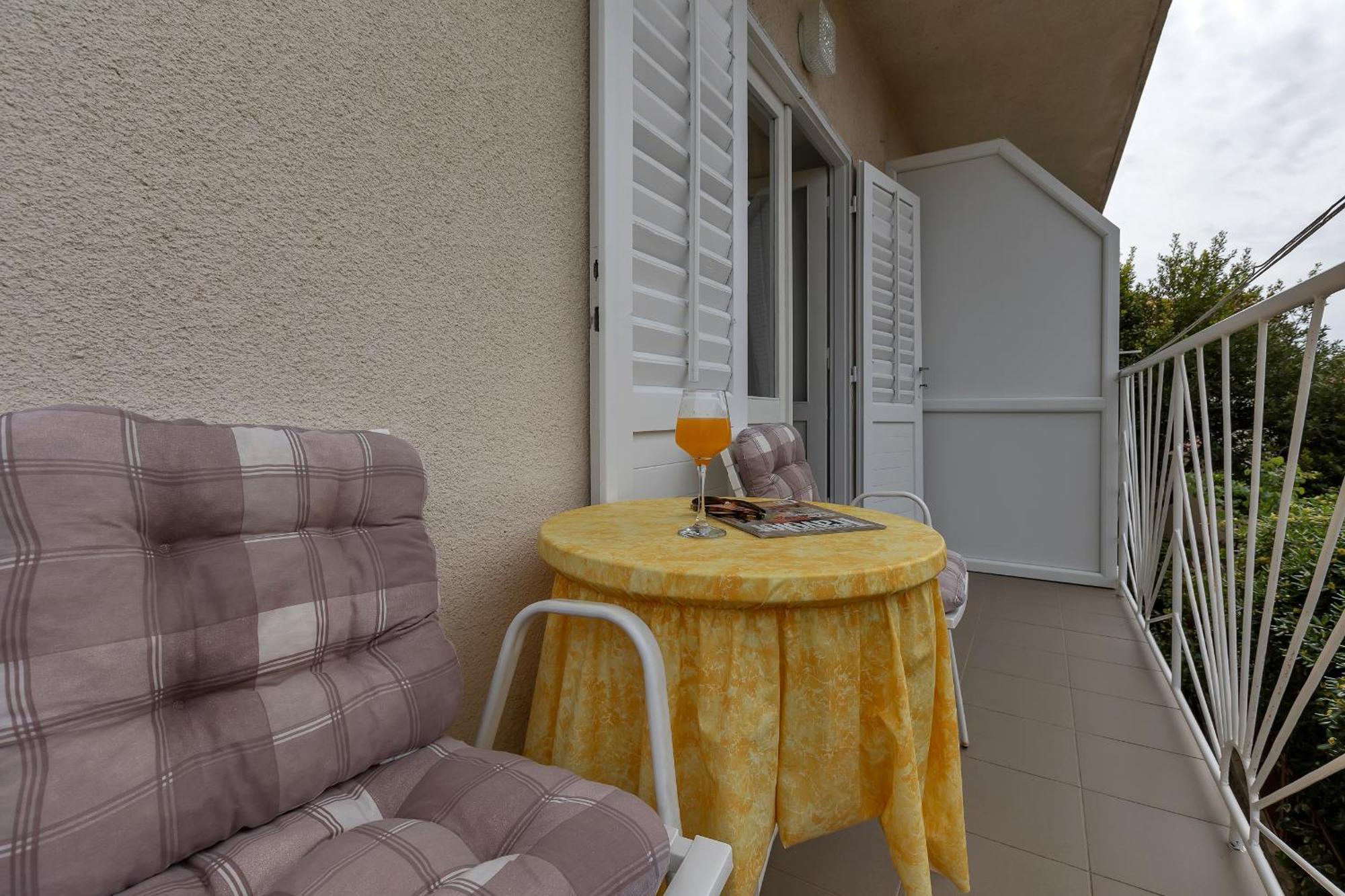 Apartment And Rooms Mila Makarska Exterior foto